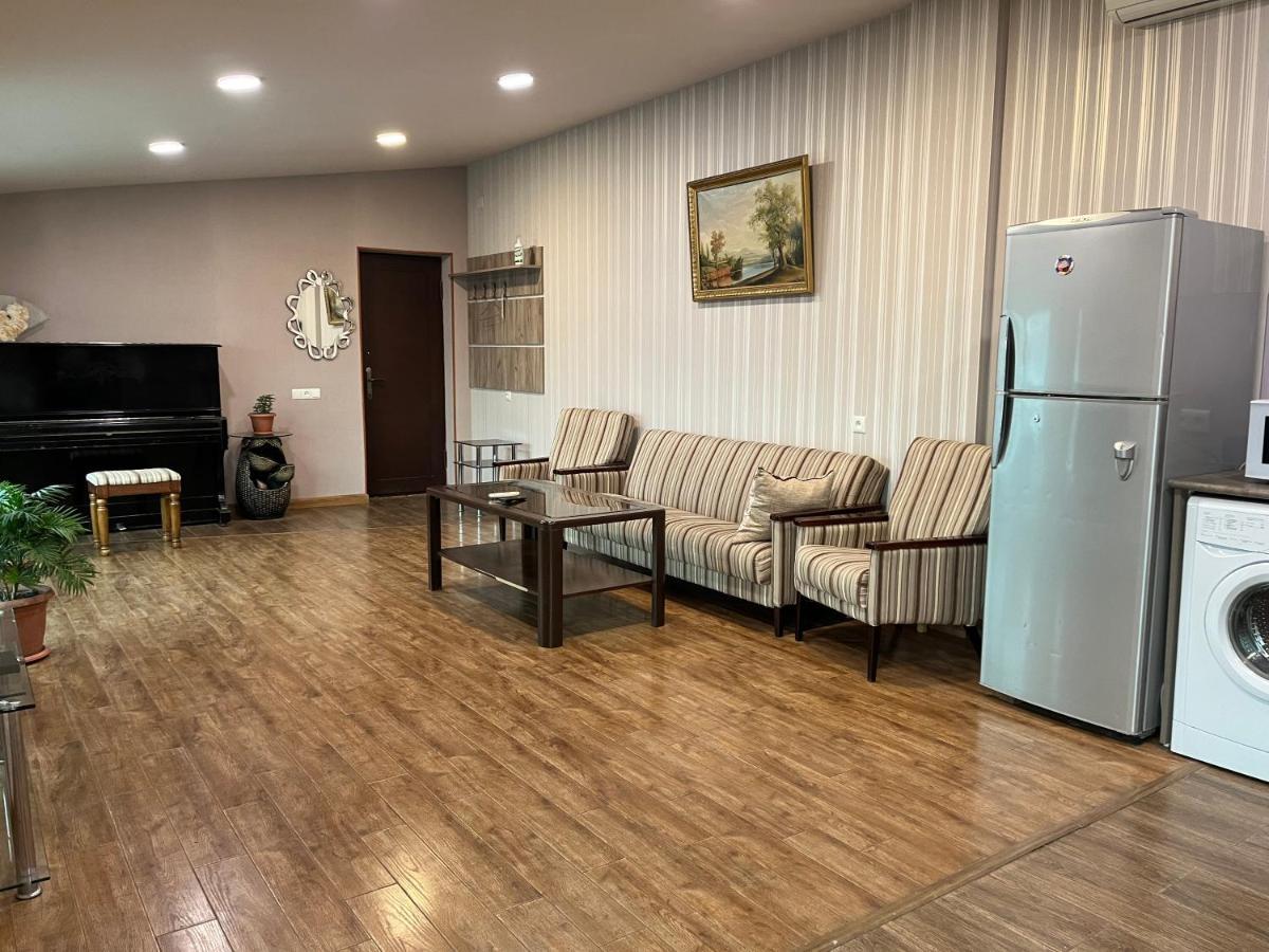 Bright Guesthouse In The Center Of Yerevan! Esterno foto
