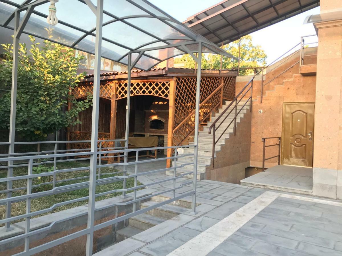 Bright Guesthouse In The Center Of Yerevan! Esterno foto